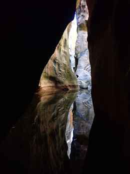 Vasque et reflets au canyon de Mortix, un des plus canyons d'Europe également... 
